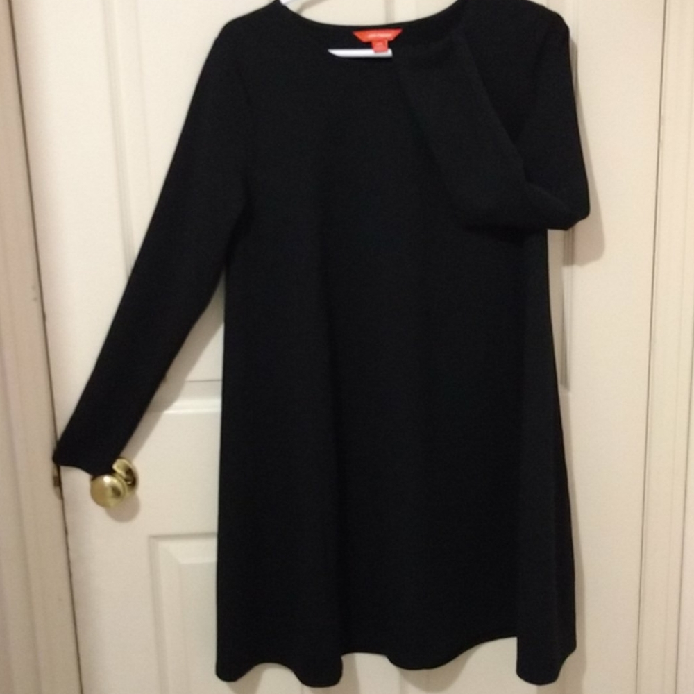 Black long-sleeved swing dress